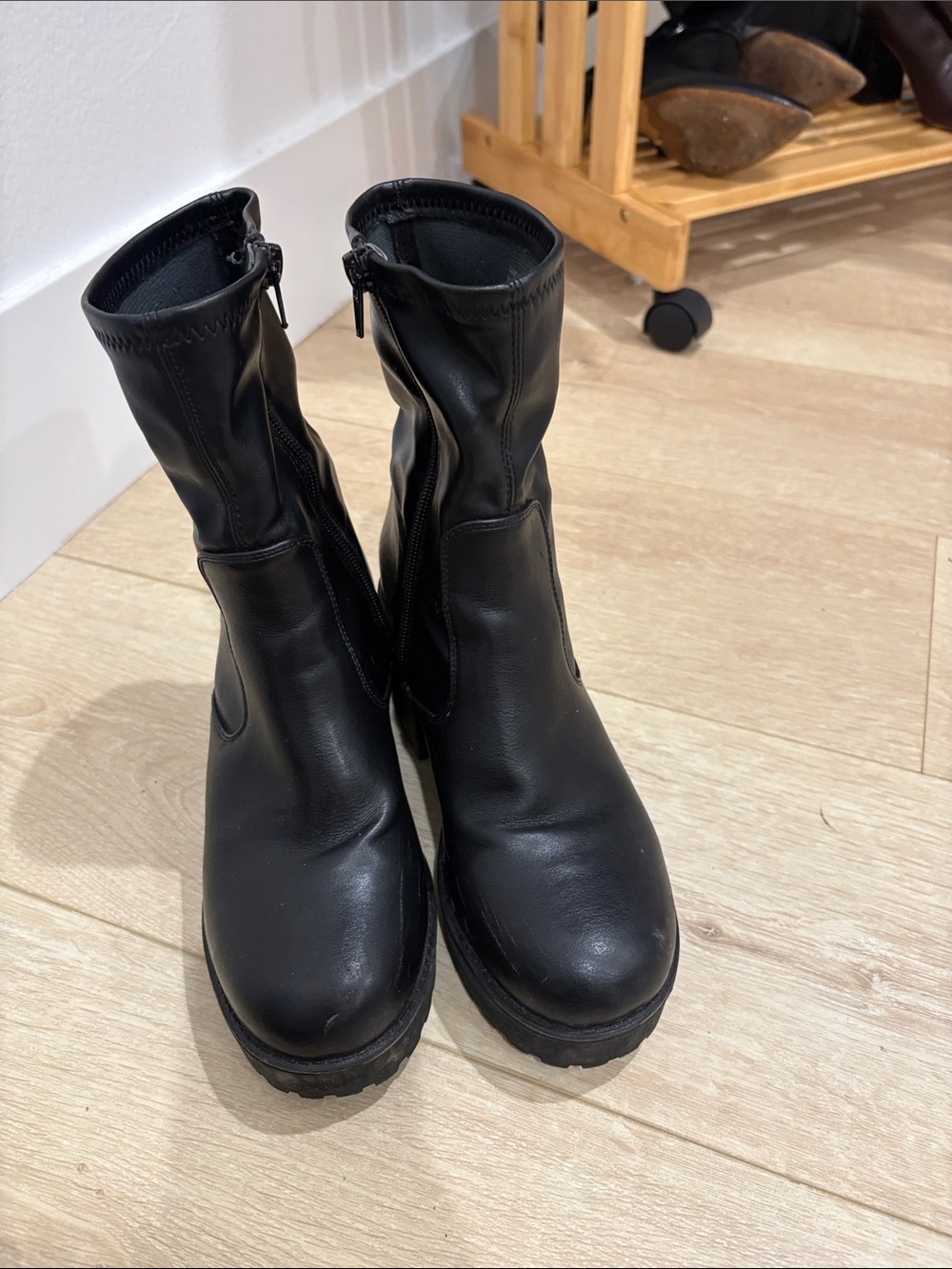 Black Women's Mid-Calf Zip Leather Boots